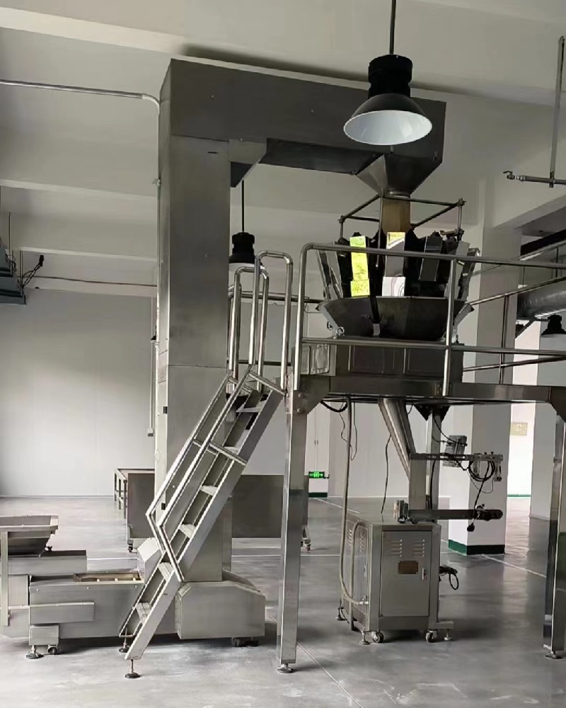 輸送機(jī)不銹鋼爬坡提升機(jī)